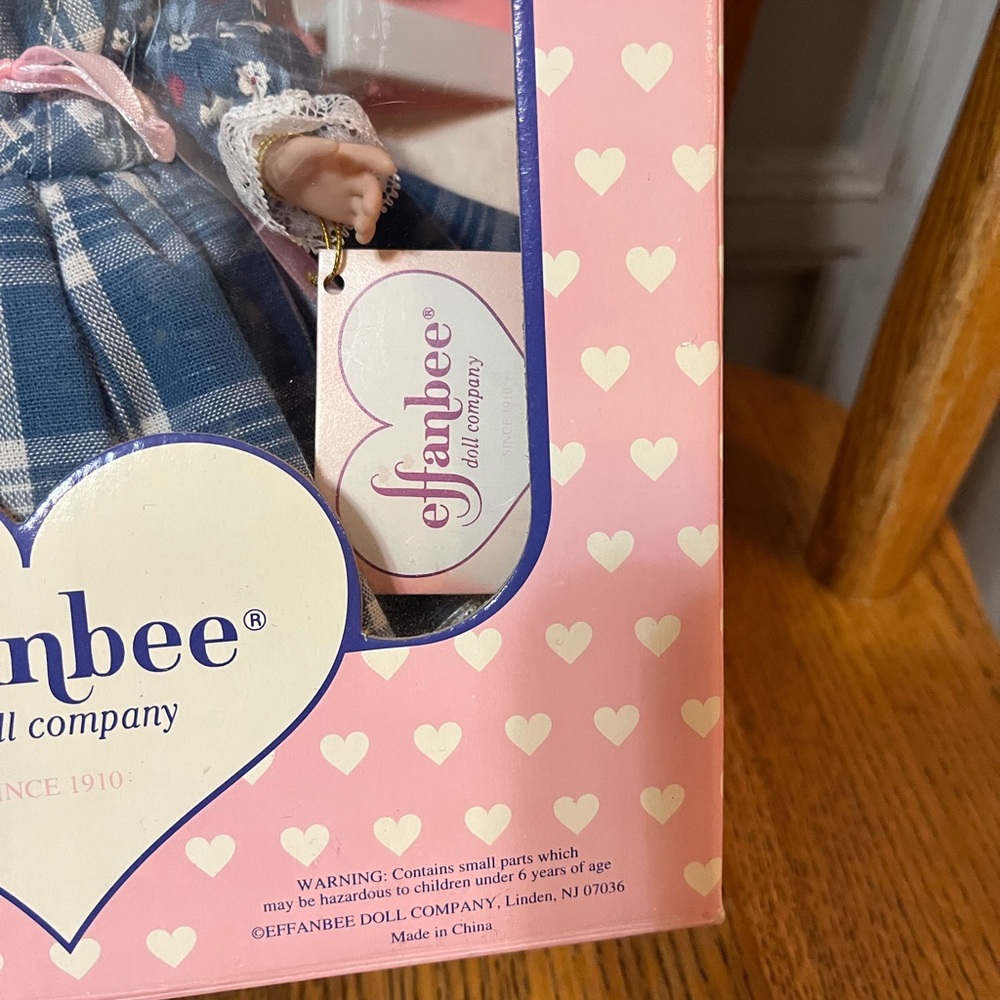 Little Women doll - “Beth” Effanber brand new in box. - Picture 3 of 8